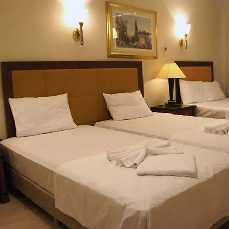 Academia Hotel 2*
