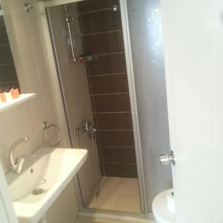 Academia Hotel 2*