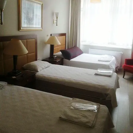 Academia Hotel 2*