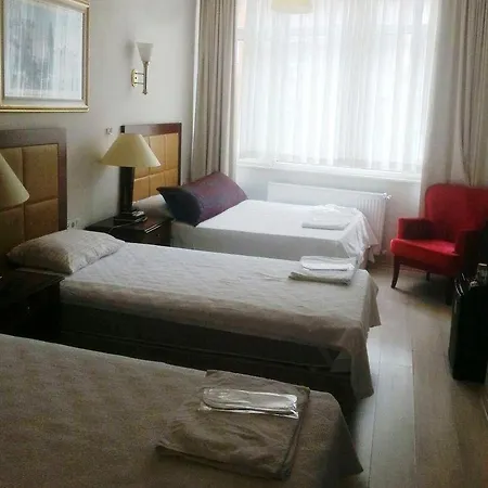 Academia Hotel 2*