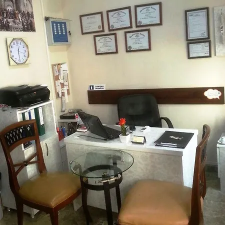 Academia Hotel 2*